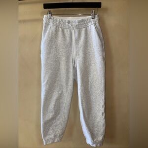 Lululemon Scuba High Rise Jogger 7/8 Length Women’s Size 4 Gray Sweatpants Pants